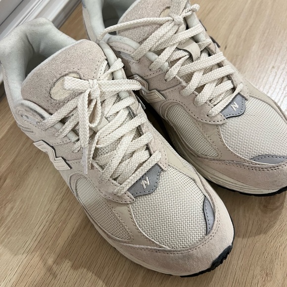 New Balance Cream and Gray Women's Sneakers - Picture 2 of 5